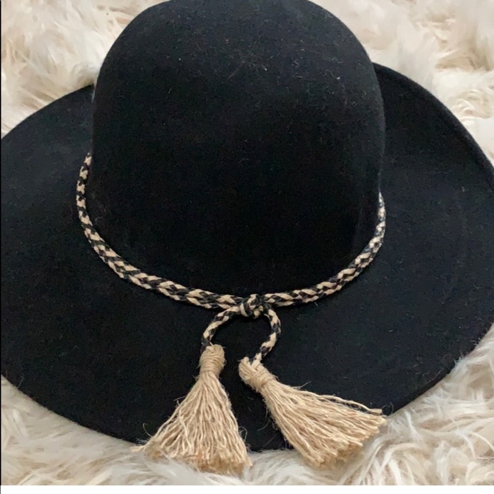 Brixton wool hat barley worn 7 1/4 58cm wool black with tassels